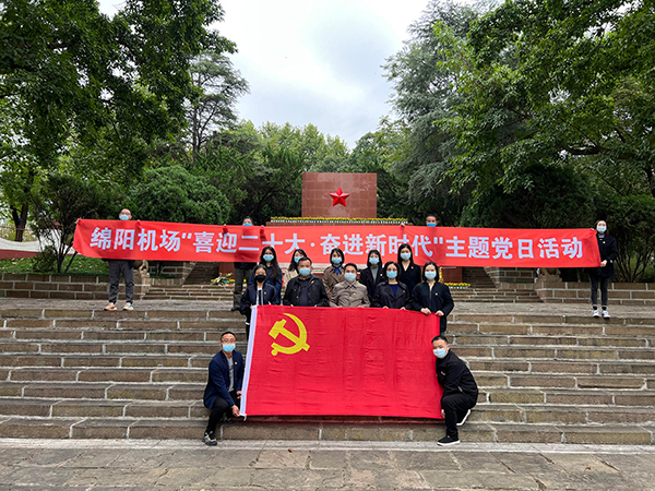 第一、第十三、第十七黨支部聯(lián)合開展“喜迎二十大·奮進(jìn)新時(shí)代”主題黨日活動(dòng).jpg